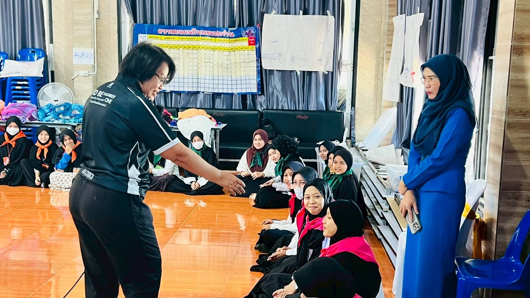 ผอ.สกร.อำเภอยะรัง พบปะให้กำลังใจนักศึกษา ในโครงการอบรมอาสายุวกาชาด มุ่งปลูกจิตสำนึกบำเพ็ญประโยชน์ต่อส่วนรวม