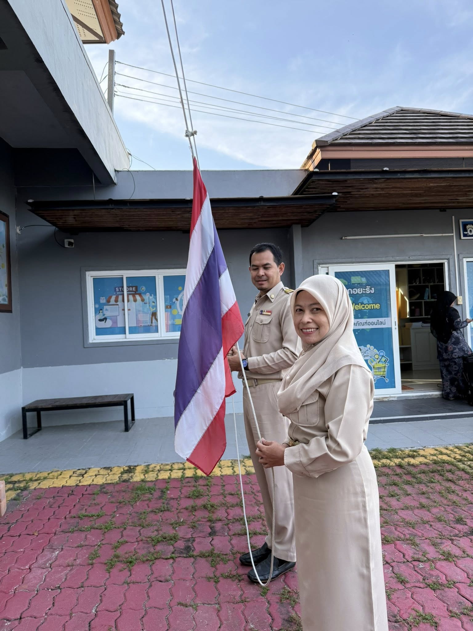 สกร.ระดับอำเภอยะรัง ร่วมกิจกรรมเคารพธงชาติ สร้างจิตสำนึกรักชาติ ศาสน์ กษัตริย์ เพื่อเริ่มต้นการทำงาน