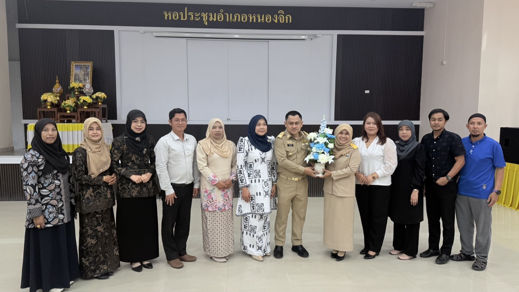 ผอ.สกร.อำเภอหนองจิก ร่วมแสดงความยินดีกับ "ว่าที่ รต.ภัทร นาคสง่า" ในโอกาสได้รับแต่งตั้งดำรงตำแหน่ง นายอำเภอกะพ้อ 💐✨