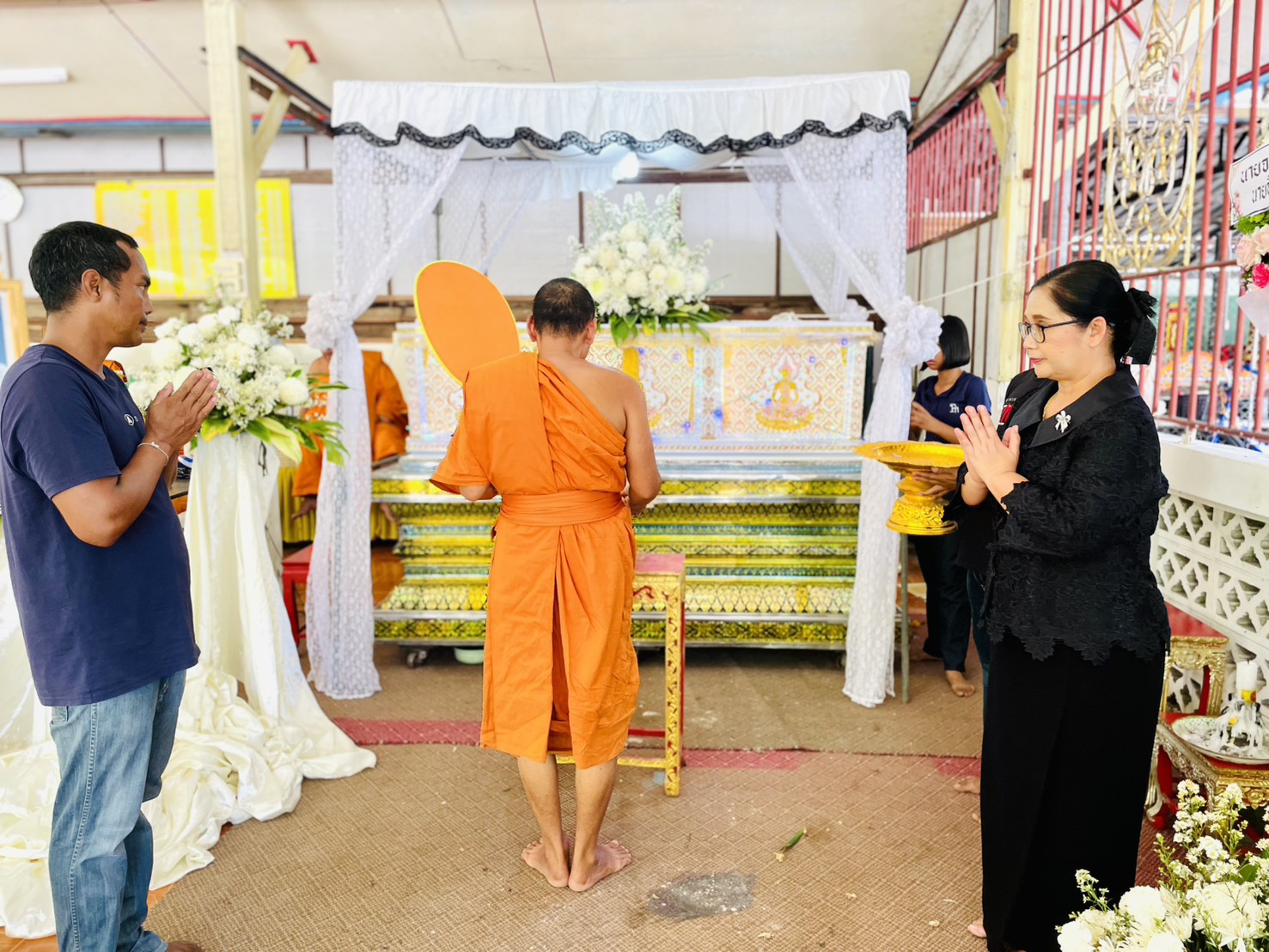 ผอ.สกร.จังหวัดปัตตานี นำบุคลากรในสังกัด ร่วมพิธีฌาปนกิจบิดาเจ้าหน้าที่ สกร.จังหวัดปัตตานี ณ วัดท่ามะนาว อ.ปะนาเระ