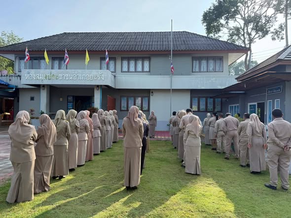 สกร.ระดับอำเภอยะรัง ร่วมกิจกรรมเคารพธงชาติ สร้างจิตสำนึกรักชาติ ศาสน์ กษัตริย์ เพื่อเริ่มต้นการทำงาน