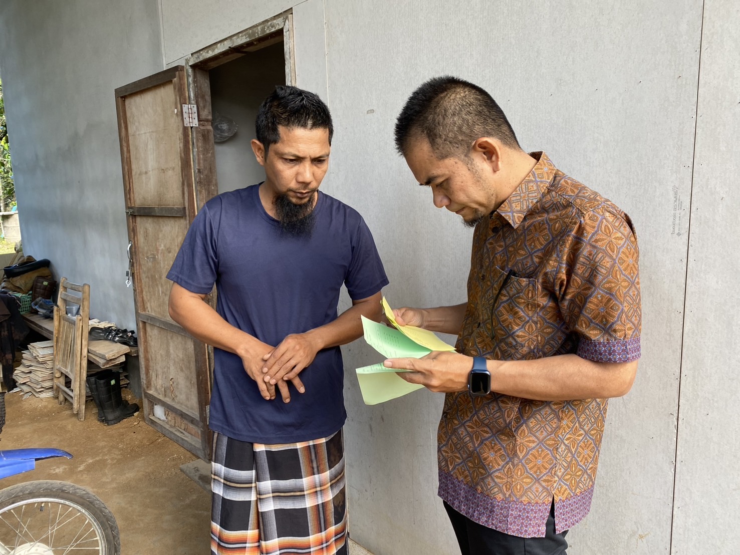 ดำเนินการแจกตารางสอบปลายภาคเรียนให้แก่ผู้เรียน ประจำภาคเรียนที่ 2 ปีการศึกษา 2568