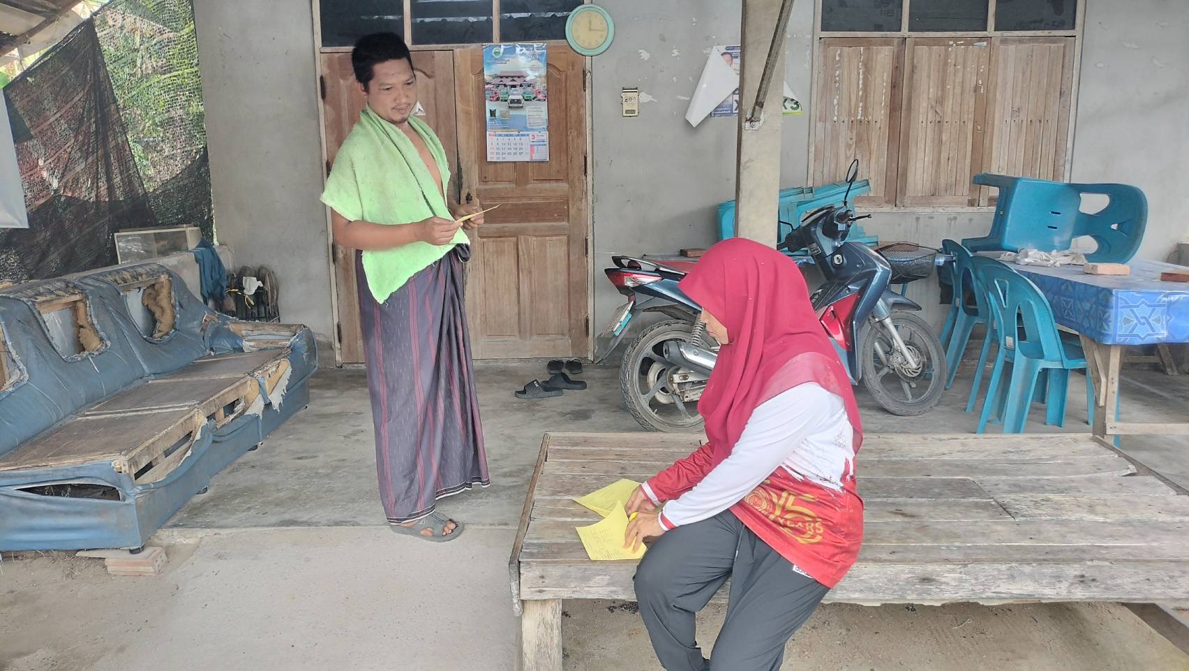 ดำเนินการแจกตารางสอบปลายภาคเรียนให้แก่ผู้เรียน ประจำภาคเรียนที่ 2 ปีการศึกษา 2568