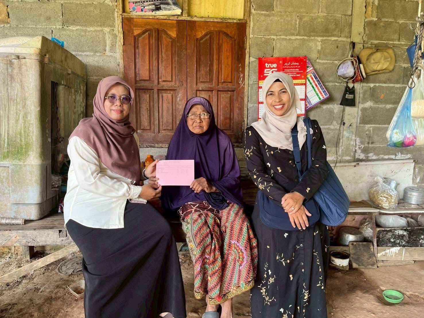 บุคลากรสกร.ระดับอำเภอสายบุรี ดำเนินการลงพื้นที่ประสานผู้เรียนและแจกตารางสอบภาคเรียนที่ 2/2568 เพื่อเตรียมความพร้อมในการสอบปลาย