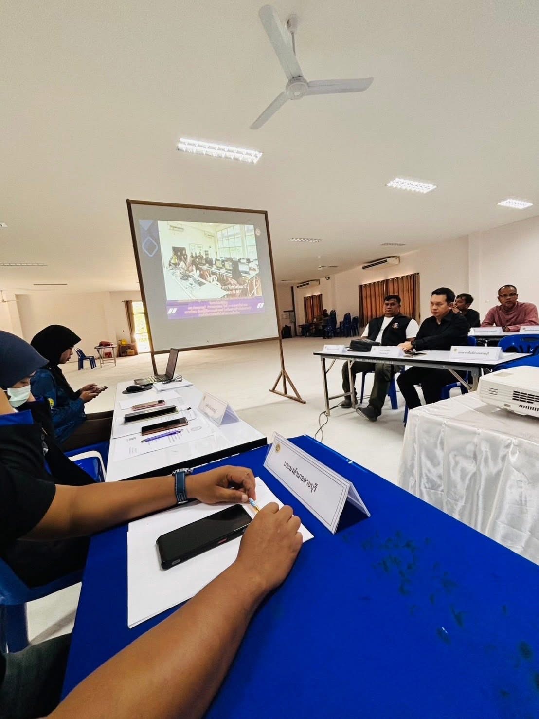 นายมัซรี มูเด็ง บุคลากรสกร.ระดับอำเภอสายบุรี เข้าร่วมประชุมหัวหน้าส่วนราชการประจำอำเภอสายบุรี