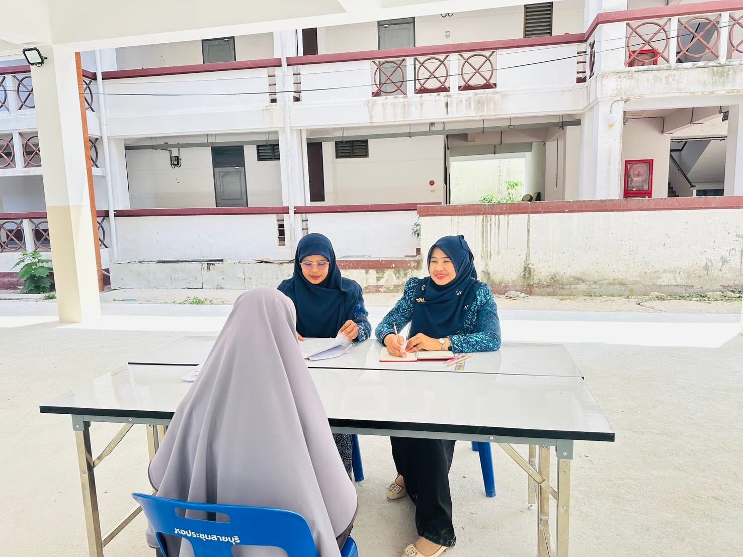 บุคลากร สกร.ระดับอำเภอสายบุรี ร่วมกันดำเนินการ สัมภาษณ์เพื่อคัดเลือกเยาวชน เข้าร่วมโครงการ “สานใจไทย สู่ใจใต้” รุ่นที่ 46