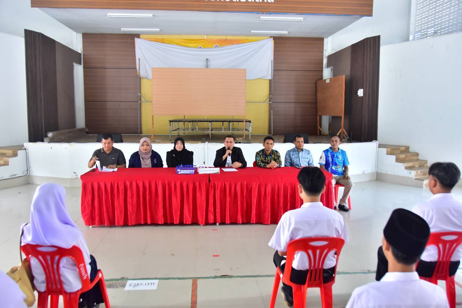 สกร.ระดับอำเภอยะรัง ร่วมคัดเลือกเยาวชนโครงการ "สานใจไทย สู่ใจใต้" รุ่นที่ 46 มุ่งสร้างโอกาสและพัฒนาศักยภาพเยาวชนในพื้นที่