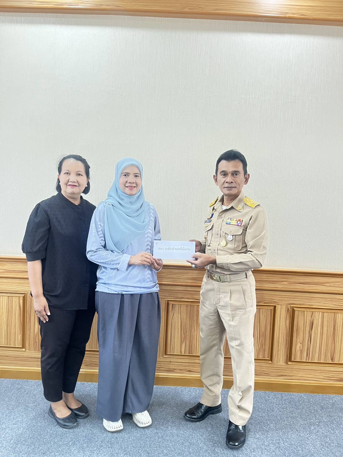 สกร.ระดับอำเภอไม้แก่น ได้มอบเงินโรงครัวรอมฏอน ๑จวนผู้ว่าฯ กะเมาะ ปีที่ 4