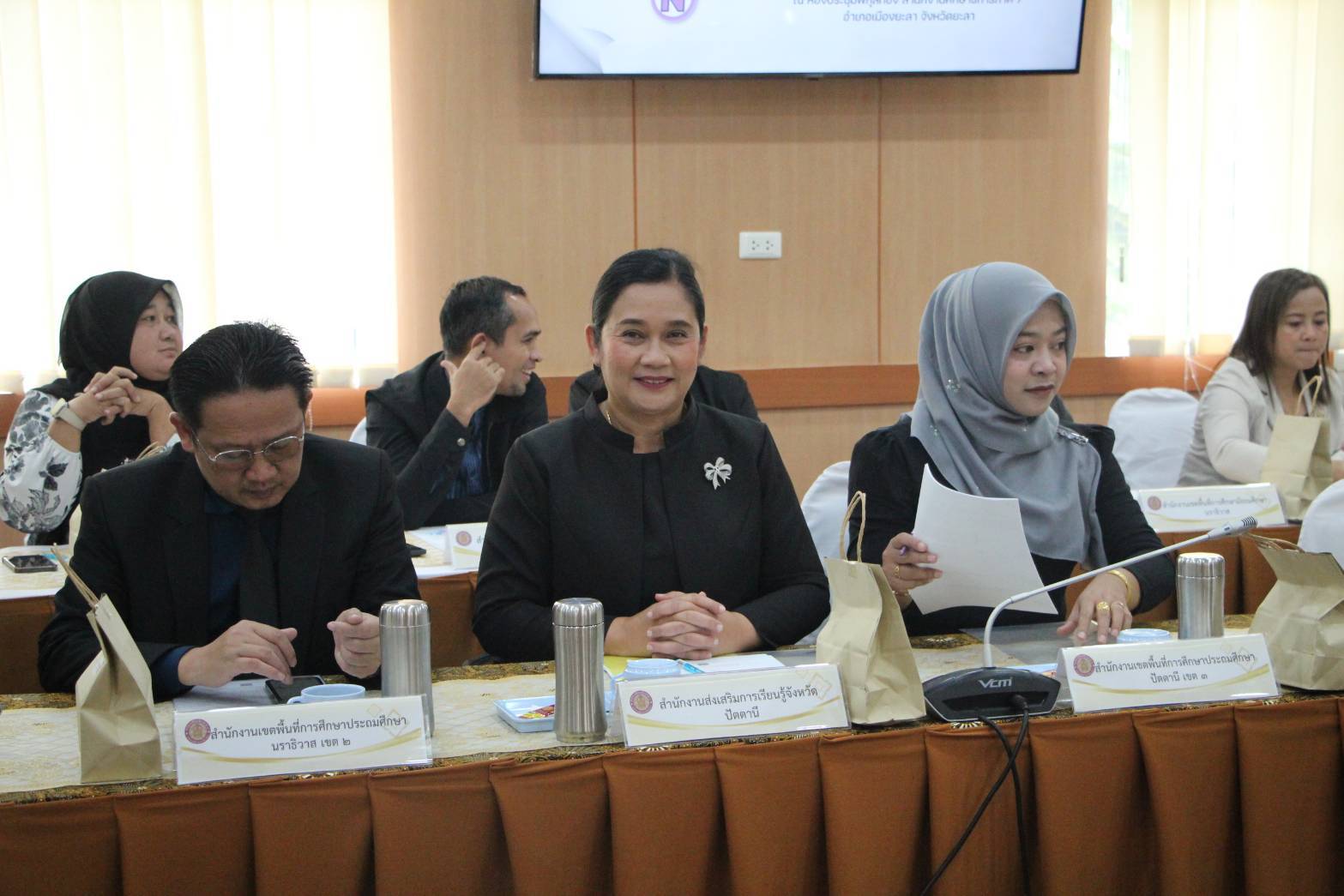 📌สกร.ปัตตานี ขานรับนโยบาย ขับเคลื่อนพระบรมราโชบายด้านการศึกษา ร.10 สู่การปฏิบัติ สร้างพลเมืองดีตามรอยพระยุคลบาท