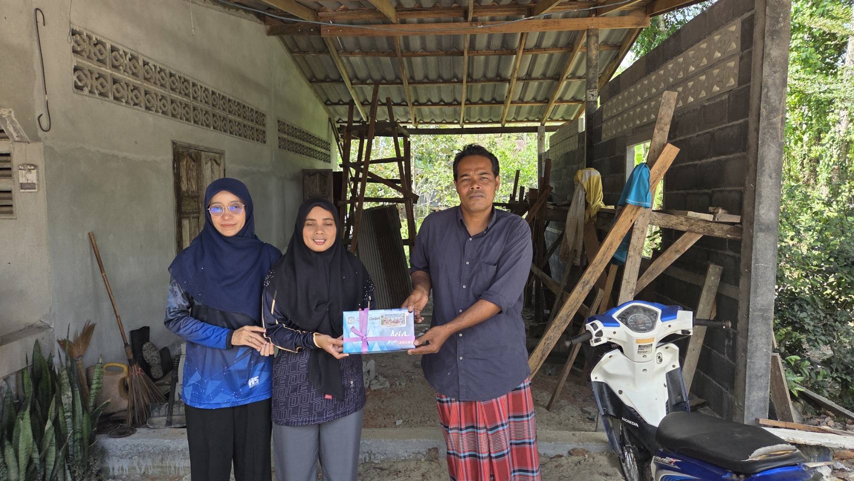 💕เมื่อการให้ยิ่งใหญ่กว่าการรับ💕 “กองทุนอัธยาศัยสายใย สกร. ปันน้ำใจสู่ชุมชน" ร่วมกับ ชมรม TO BE NUMBER ONE มอบความห่วงใยสู่กลุ่มเปราะบางในพื้นที่อำเภอมายอ