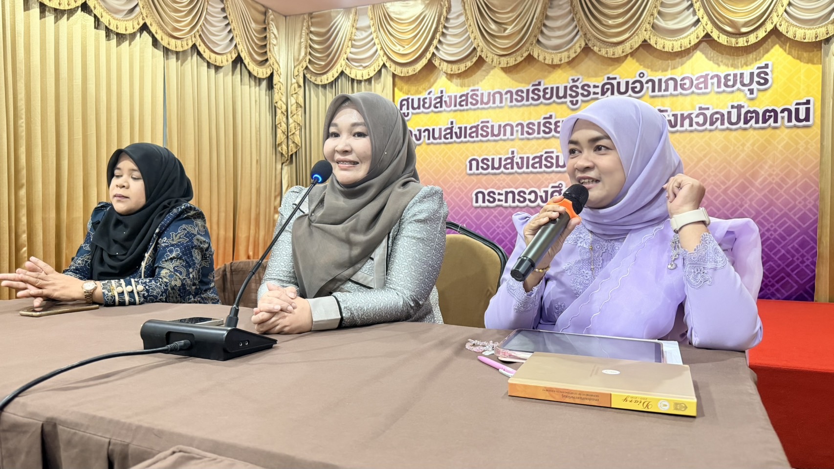 สกร.ระดับอำเภอสายบุรี ประชุมเพื่อวางแผนการจัดแสดงลูกเสือชายแดนใต้ โดยร่วมหารือแนวทางการดำเนินงาน การเตรียมความพร้อมด้านรูปแบบการจัดแสดง