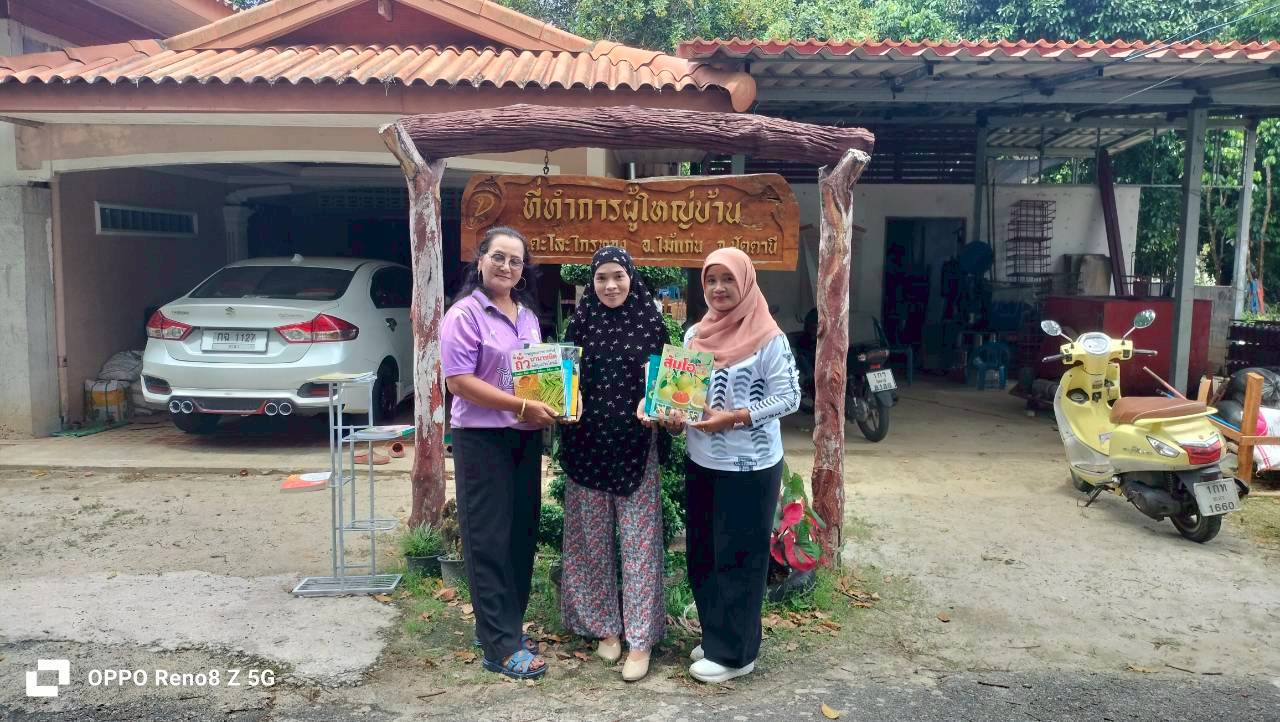 สกร.ระดับอำเภอไม้แก่น มอบหมาย บุคลากร ครู  ลงพื้นที่จัดกิจกรรมุมหนังสือหมู่บ้าน