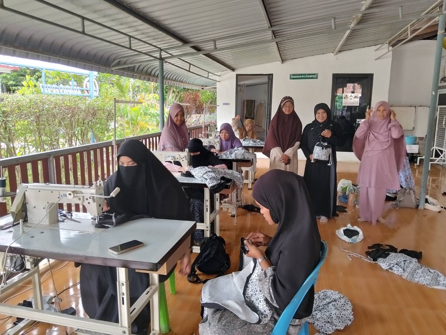 สกร.ระดับอำเภอสายบุรี ได้ดำเนินการจัด “โครงการพัฒนาอาชีพชุมชน หลักสูตรการตัดเย็บผ้าละหมาดพร้อมกระเป๋าเพื่อสร้างอาชีพ (จำนวน 40ชั่วโมง)