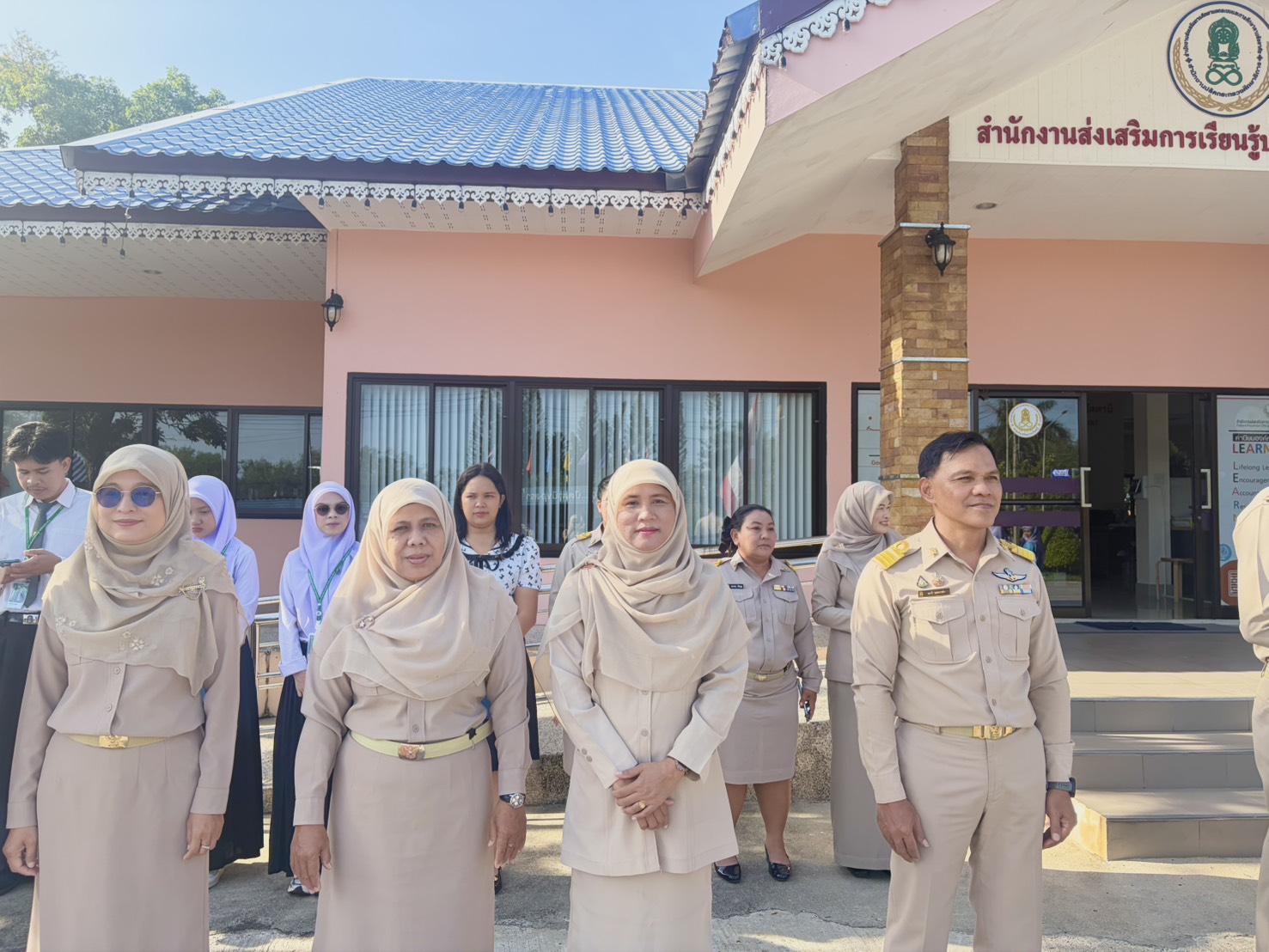 สกร.เมืองปัตตานี ร่วมกิจกรรมเข้าแถวเคารพธงชาติ ประจำสัปดาห์