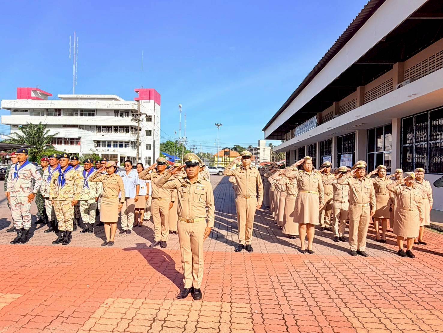 🤍🤍 สกร.ระดับอำเภอปะนาเระ เคารพธงชาติ ณ ที่ว่าการอำเภอปะนาเระ 🤍🤍
