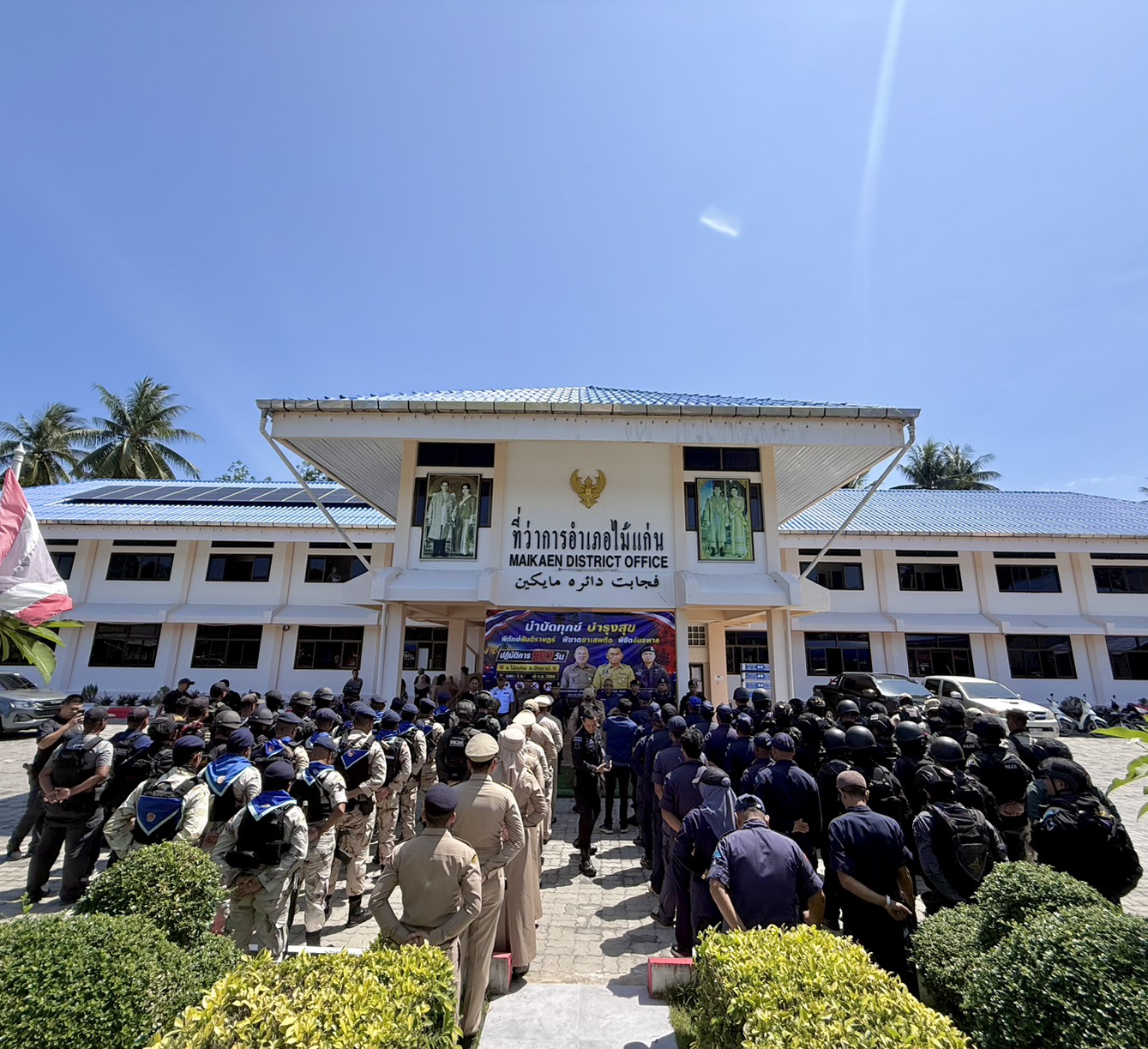 ผอ.สกร.ระดับไม้แก่น ร่วมพิธีปล่อยแถวระดมสรรพกำลังตามนโยบาย "Operation 90 Days ผ่าแผนยุทธการ 90 วัน พิฆาตยาเสพติด และแผนปัตตานีสยบภัย 69