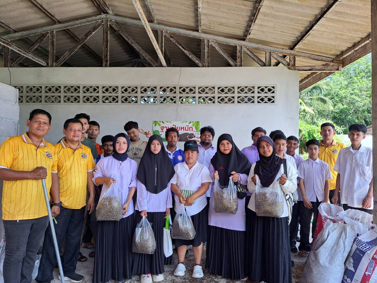 🌿 สกร.ระดับอำเภอโคกโพธิ์ จังหวัดปัตตานี  มุ่งเน้นสร้างภูมิคุ้มกัน! จัดโครงการเรียนรู้เศรษฐกิจพอเพียง สู่การลงมือปฏิบัติจริง (รุ่นที่ 1) 💡  ณ ศูนย์ฝึกอาชีพสาขา ศกร.ตำบลนาเกตุ อ.โคกโพธิ์ ปัตตานี