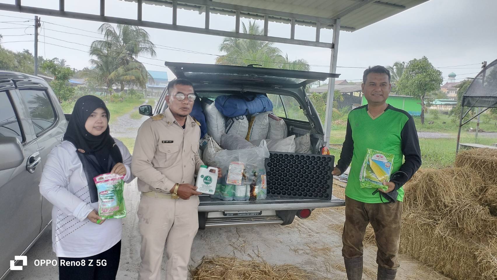 สกร.ระดับอำเภอไม้แก่น ไปรับวัสดุในการทำปุ๋ยและพันธ์พืชของเกษตรธรรมชาติ