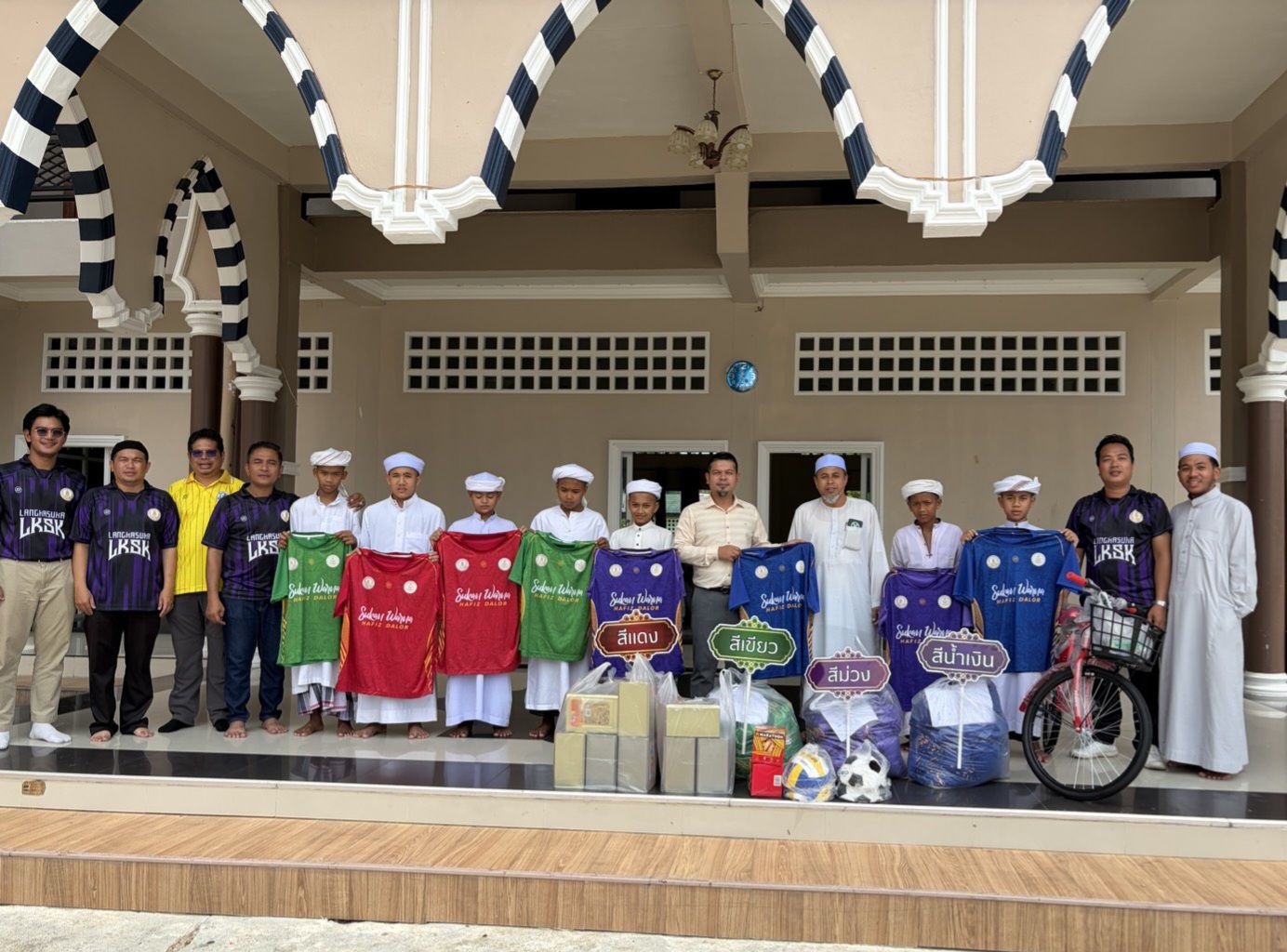 📢 4 สิงหาคม 2569 | สกร.ระดับอำเภอยะหริ่ง  ร่วมส่งเสริมกิจกรรมกีฬาและสร้างขวัญกำลังใจแก่นักศึกษาปอเนาะ 🎉⚽📢