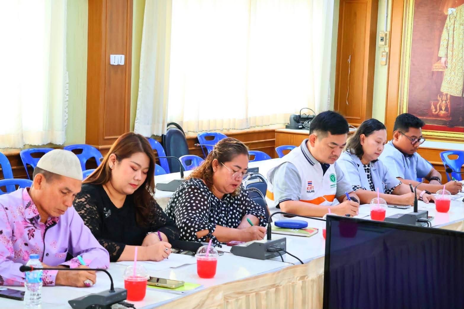 ครูสกร.ระดับอำเภอหนองจิก  เข้าร่วมประชุมเตรียมความพร้อมในการรับการตรวจประเมินผลการปฏิบัติงาน (นายอำเภอแหวนเพชร)