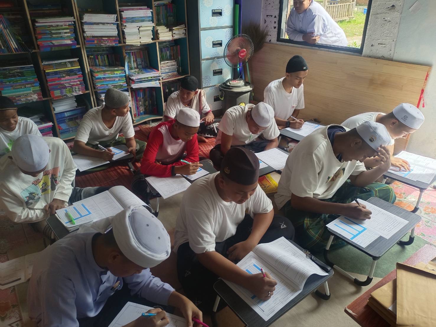 สกร.ระดับอำเภอสายบุรี มอบหมายให้ ครูประจำตำบล และ ครูผู้รับผิดชอบปอเนาะ จัดสอบกลางภาคเรียนที่1/2569