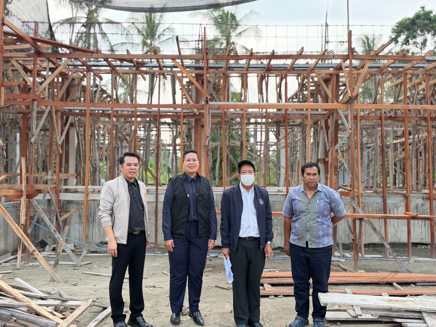 ผอ.สกร.ระดับอำเภอแม่ลาน ร่วมประชุมคณะกรรมการตรวจรับพัสดุงานก่อสร้างอาคาร สกร.ระดับอำเภอปะนาเระ