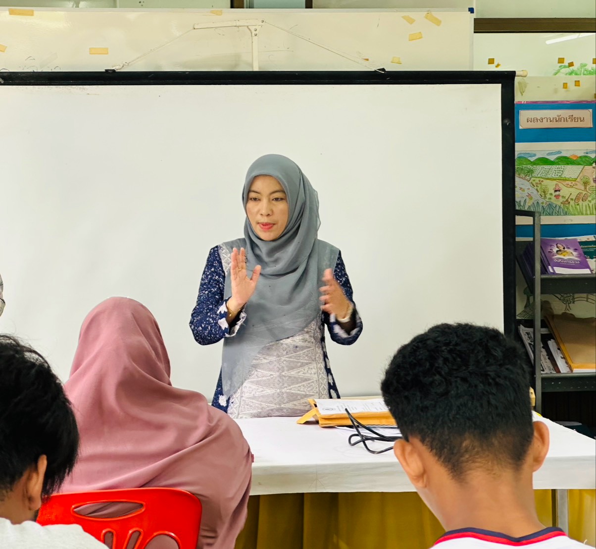 สกร.ระดับอำเภอกะพ้อลงพื้นที่นิเทศการสอบวัดผลสัมฤทธิ์กลางภาคเรียน  ภาคเรียนที่ 1 ปีการศึกษา 2569
