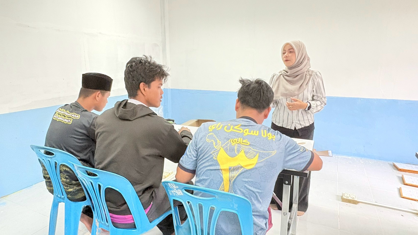 สกร.ระดับอำเภอกะพ้อลงพื้นที่นิเทศการสอบวัดผลสัมฤทธิ์กลางภาคเรียน  ภาคเรียนที่ 1 ปีการศึกษา 2569