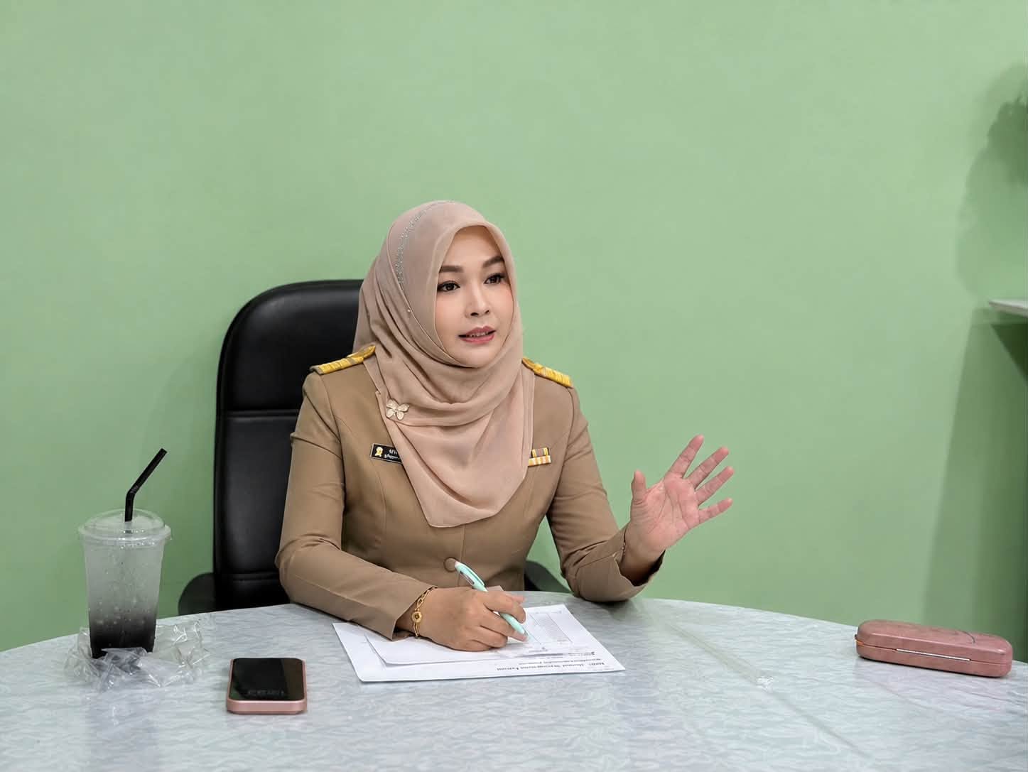 ผู้อำนวยการ สกร.ระดับอำเภอไม้แก่น เป็นประธานการประชุม กลุ่มงานอำนวยการ