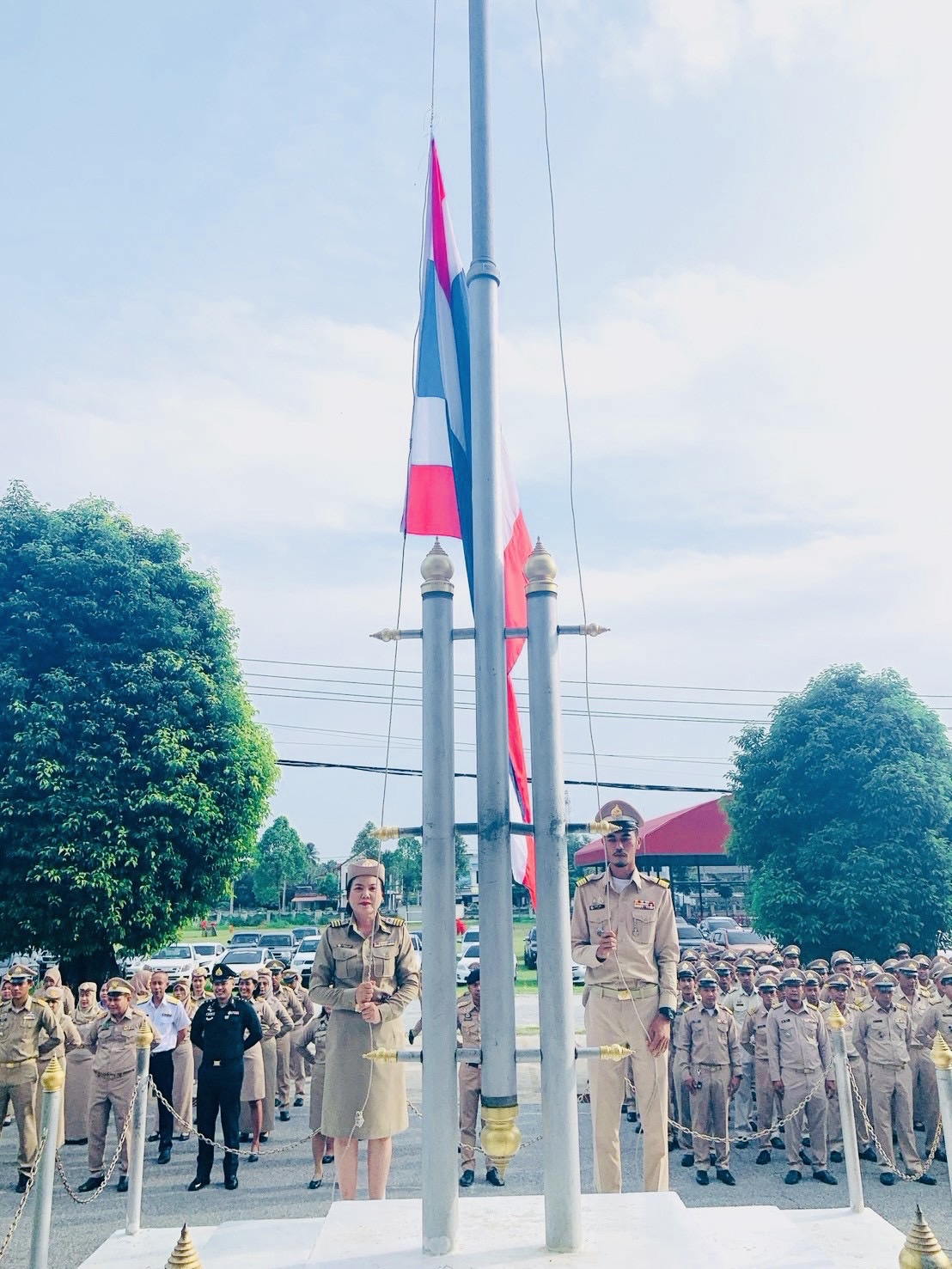 สกร.ระดับอำเภอสายบุรี เข้าร่วมกิจกรรมเคารพธงชาติ เพื่อแสดงความจงรักภักดีต่อสถาบันพระมหากษัตริย์ และประชุมกำนันผู้ใหญ่บ้าน