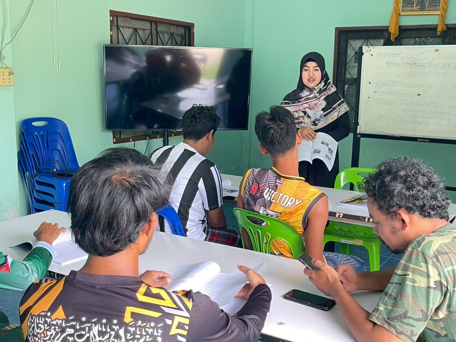 สกร.ระดับอำเภอสายบุรี นิเทศการจัดการเรียนการสอน หลักสูตรการรู้หนังสือไทย