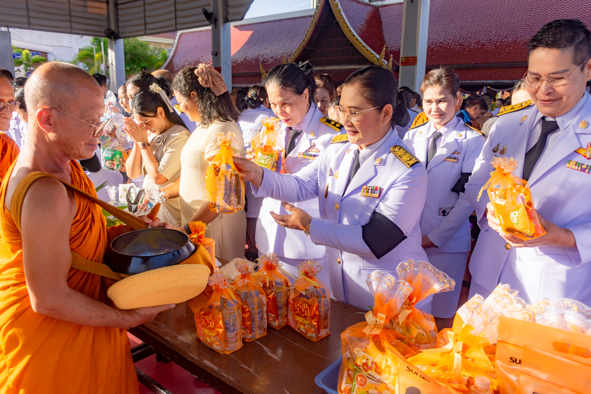 💙 สกร.ปัตตานี ร่วมทำบุญตักบาตรถวายพระราชกุศล เนื่องในโอกาสวันคล้ายวันพระราชสมภพ สมเด็จพระพันปีหลวง และวันแม่แห่งชาติ 12 สิงหาคม 2569 🙏✨
