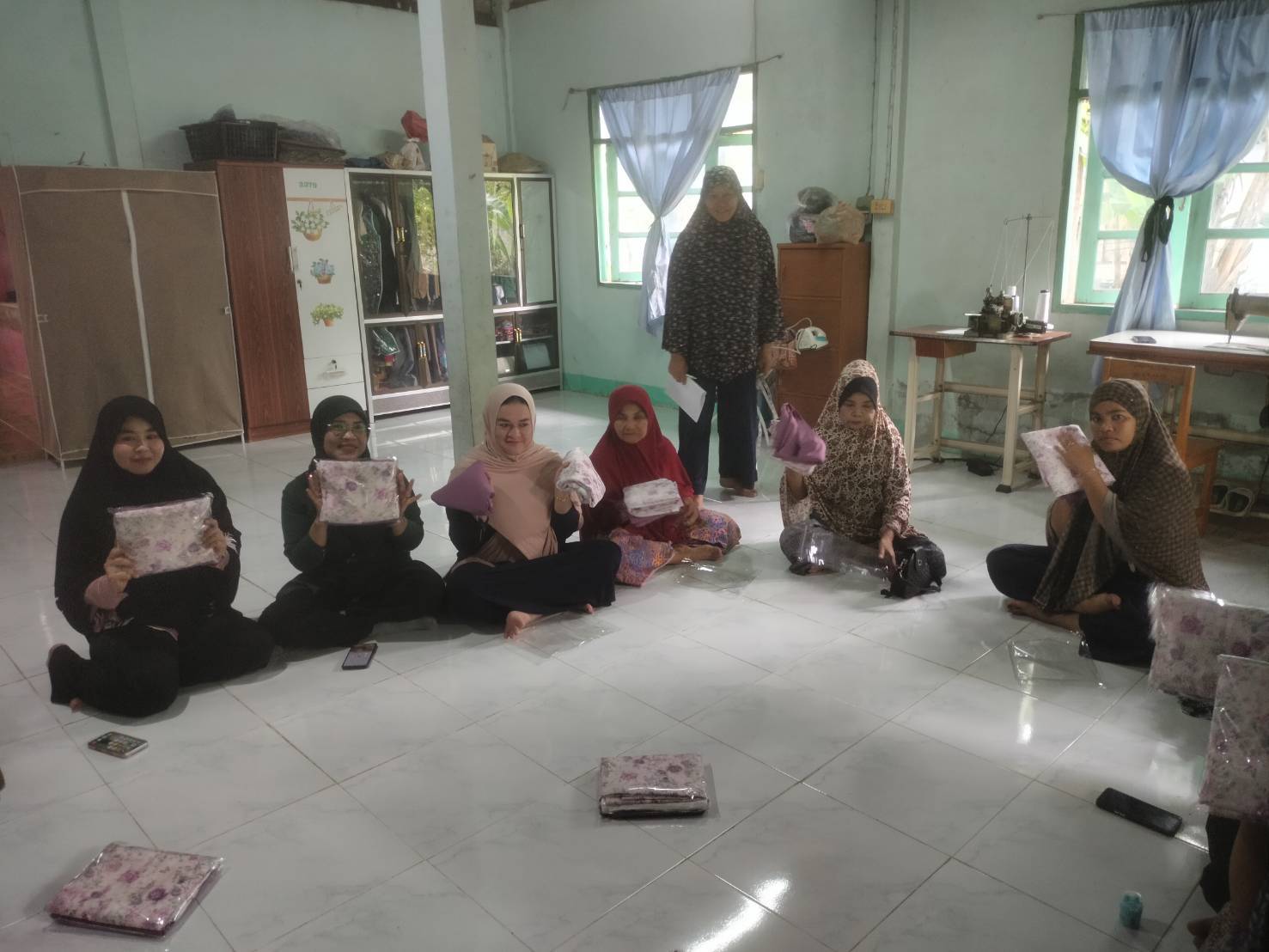ครู ศกร.ระดับตำบลตันหยงจึงงา เปิดกลุ่มอาชีพชุมชน ไตรมาส 4 หลักสูตร “ตัดเย็บเสื้อผ้าสตรี”