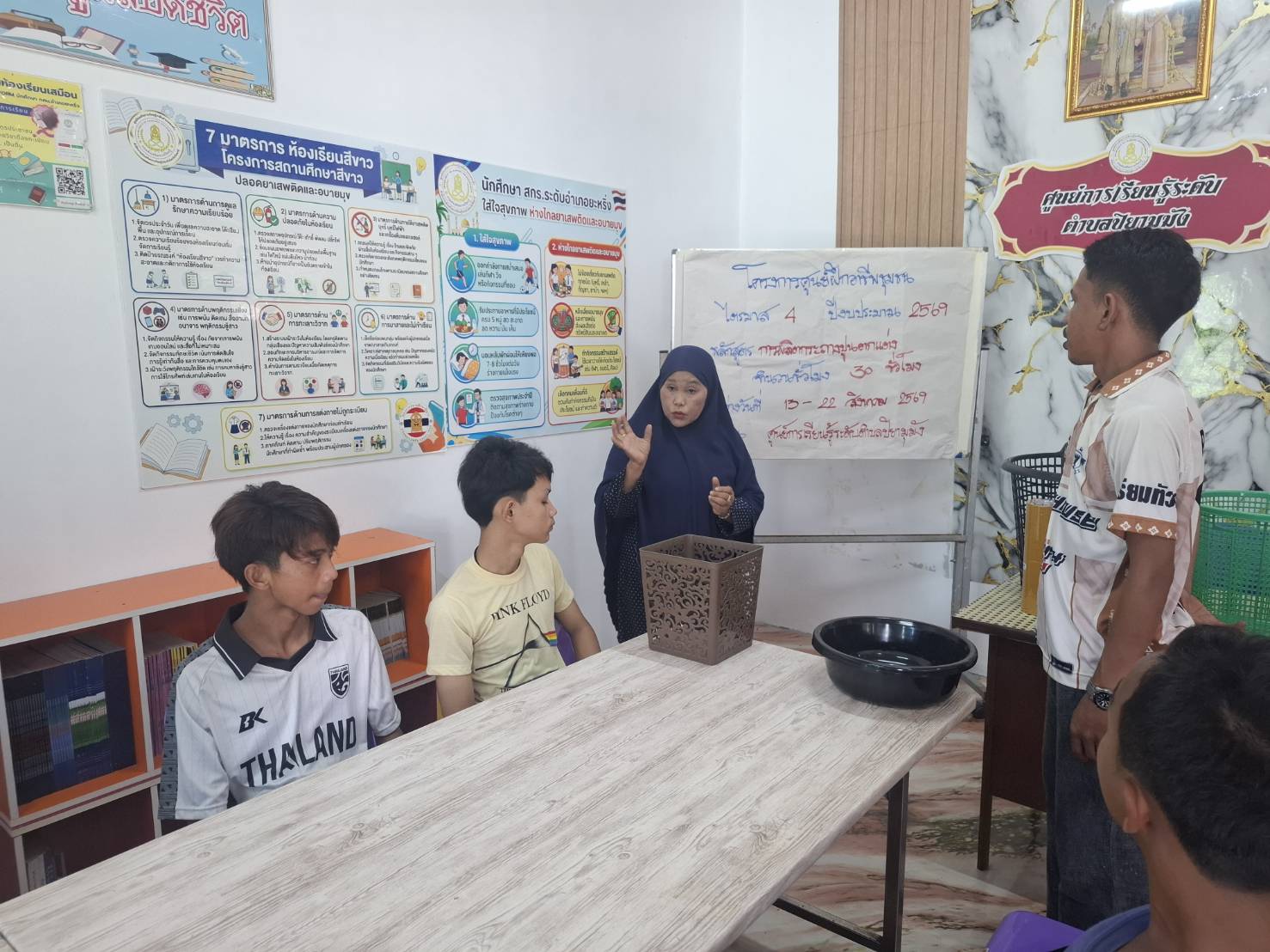 ศกร.ระดับตำบลปิยามุมัง นิเทศติดตามกลุ่มอาชีพการผลิตกระถางปูนตกแต่ง