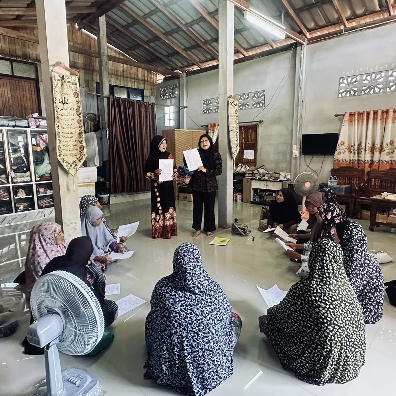 สกร.ระดับอำเภอสายบุรี ดำเนินการจัดโครงการพัฒนาอาชีพชุมชน หลักสูตร การตัดเย็บผ้าละหมาดพร้อมกระเป๋าเพื่อสร้างอาชีพ จำนวน 40 ชั่วโมง