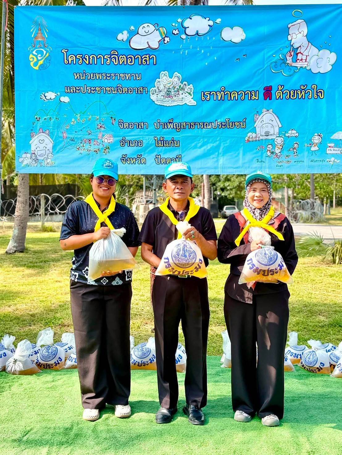 สกร.ระดับอำเภอไม้แก่นร่วมกิจกรรมจิตอาสาปล่อยพันธุ์สัตว์น้ำ (กุ้งแซบ๊วย) จำนวน ๑,๐๐๐,๐๐๐ ตัว
