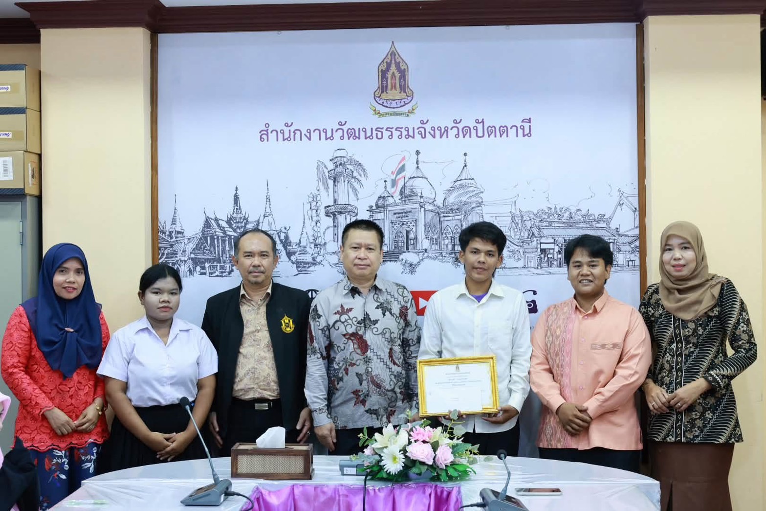 เข้าร่วมพิธีมอบเงินรางวัลและเกียรติบัตรแก่ผู้ได้รับรางวัลจากการประกวดสื่อภาพยนตร์สั้นส่งเสริมคุณธรรม ภายใต้หัวข้อ “พอเพียง วินัย สุจริต จิตอาสา กตัญญู” ตามโครงการขับเคลื่อนการส่งเสริมคุณธรรมแห่งชาติ ประจำปีงบประมาณ พ.ศ. ๒๕๖๙ จังหวัดปัตตานี โดยมี นายฐปนัท 