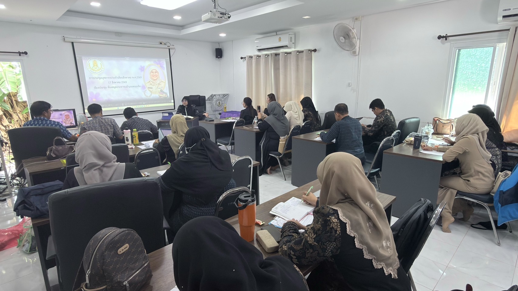 สกร.หนองจิก เดินหน้าขับเคลื่อนการเรียนรู้ต่อเนื่อง ประชุมบุคลากรประจำเดือนสิงหาคม 2569