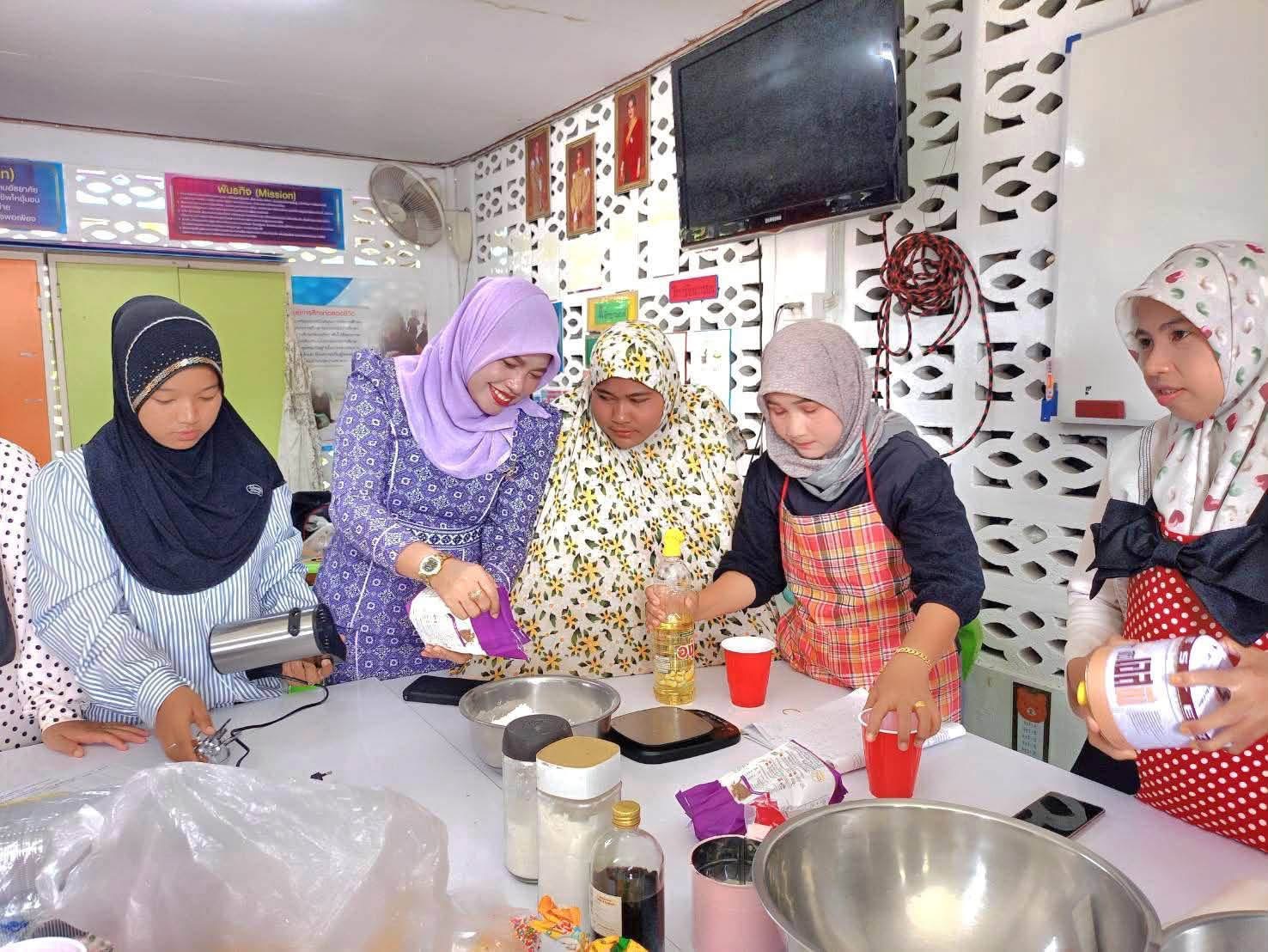 สกร.ระดับอำเภอสายบุรี ดำเนินการจัดโครงการพัฒนาอาชีพชุมชน หลักสูตร Bakery Story จำนวน 40 ชั่วโมง