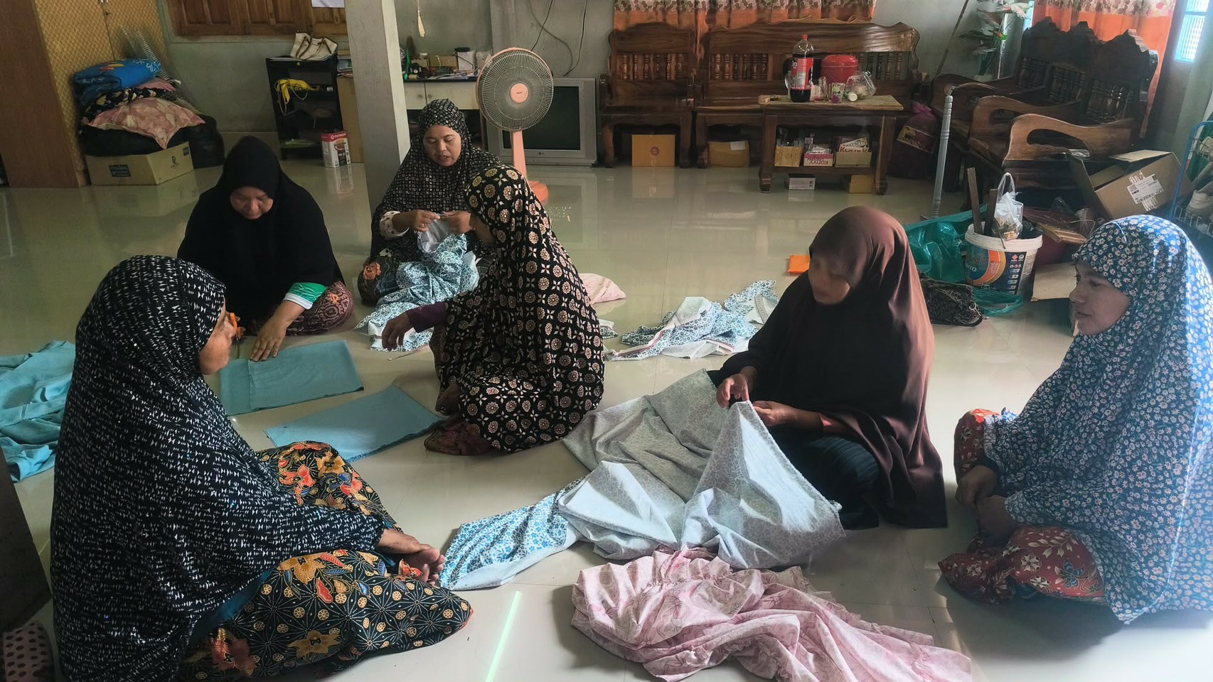 สกร.ระดับอำเภอสายบุรี ดำเนินการจัดโครงการพัฒนาอาชีพชุมชน หลักสูตร การตัดเย็บผ้าละหมาดพร้อมกระเป๋าเพื่อสร้างอาชีพ จำนวน  40 ชั่วโมง