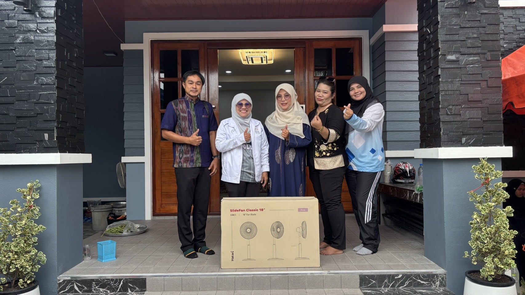 สกร.ระดับอำเภอหนองจิก ร่วมแสดงความยินดีกับบุคลากรครู ในโอกาสขึ้นบ้านใหม่ เสริมสร้างความผูกพันในองค์กร