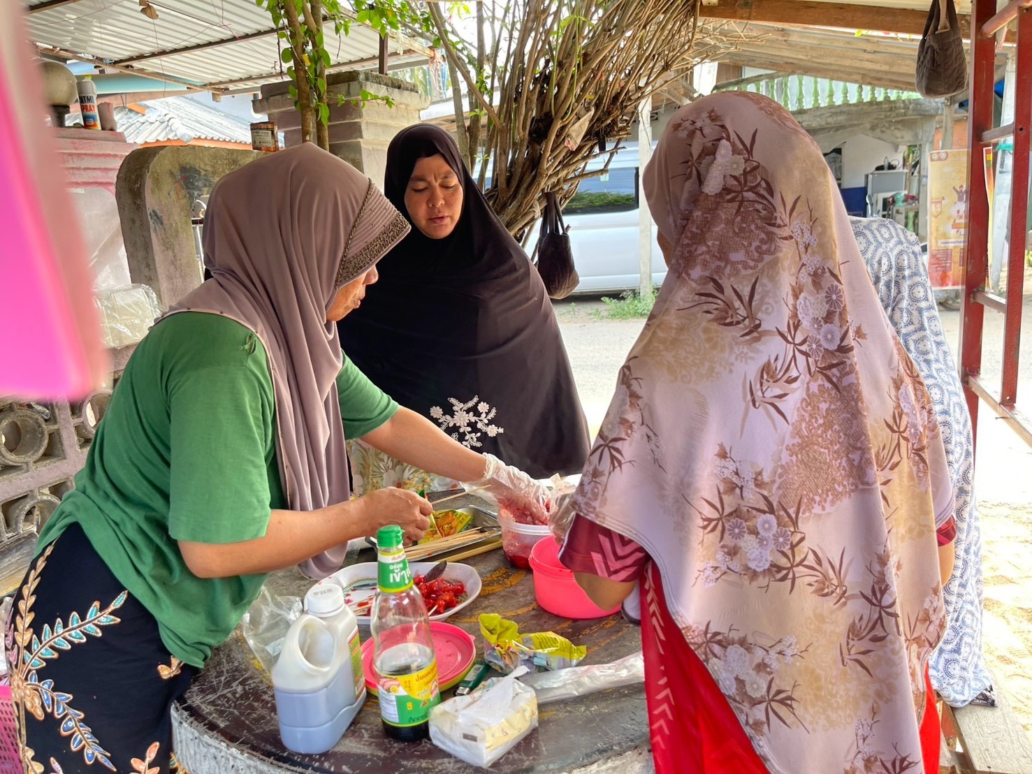 สกร.ระดับอำเภอสายบุรี ดำเนินการจัดโครงการพัฒนาอาชีพชุมชน หลักสูตรการทำไก่ย่างทรงเครื่องจำนวน 30ชั่วโมง