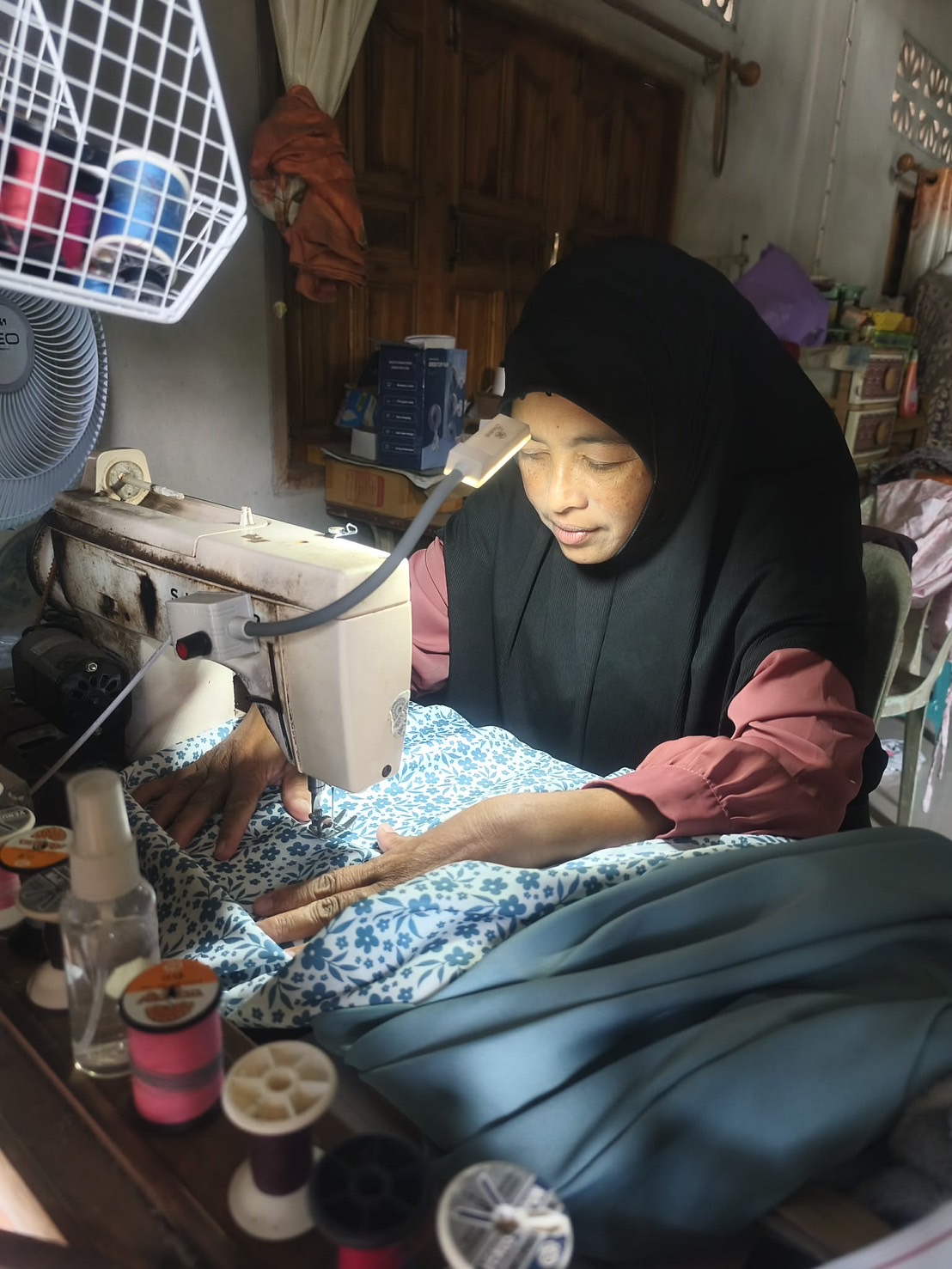 สกร.ระดับอำเภอสายบุรี ดำเนินการจัดโครงการพัฒนาอาชีพชุมชน หลักสูตร การตัดเย็บผ้าละหมาดพร้อมกระเป๋าเพื่อสร้างอาชีพ จำนวน  40 ชั่วโมง