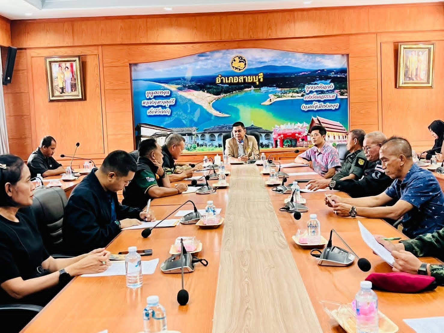 สกร.ระดับอำเภอสายบุรี  เข้าร่วมประชุมเตรียมการดำเนินโครงการ สืบสานวัฒนธรรม โดยมีนายอำเภอสายบุรี/ผอ.ศปก.อ.สายบุรี เป็นประธานการประชุมเตรียมการดำเนินโครงการ “สืบสานวัฒนธรรม โครงการมุ่งส่งเสริมการอนุรักษ์และสืบสานขนบธรรมเนียม ประเพณี และวัฒนธรรมท้องถิ่น