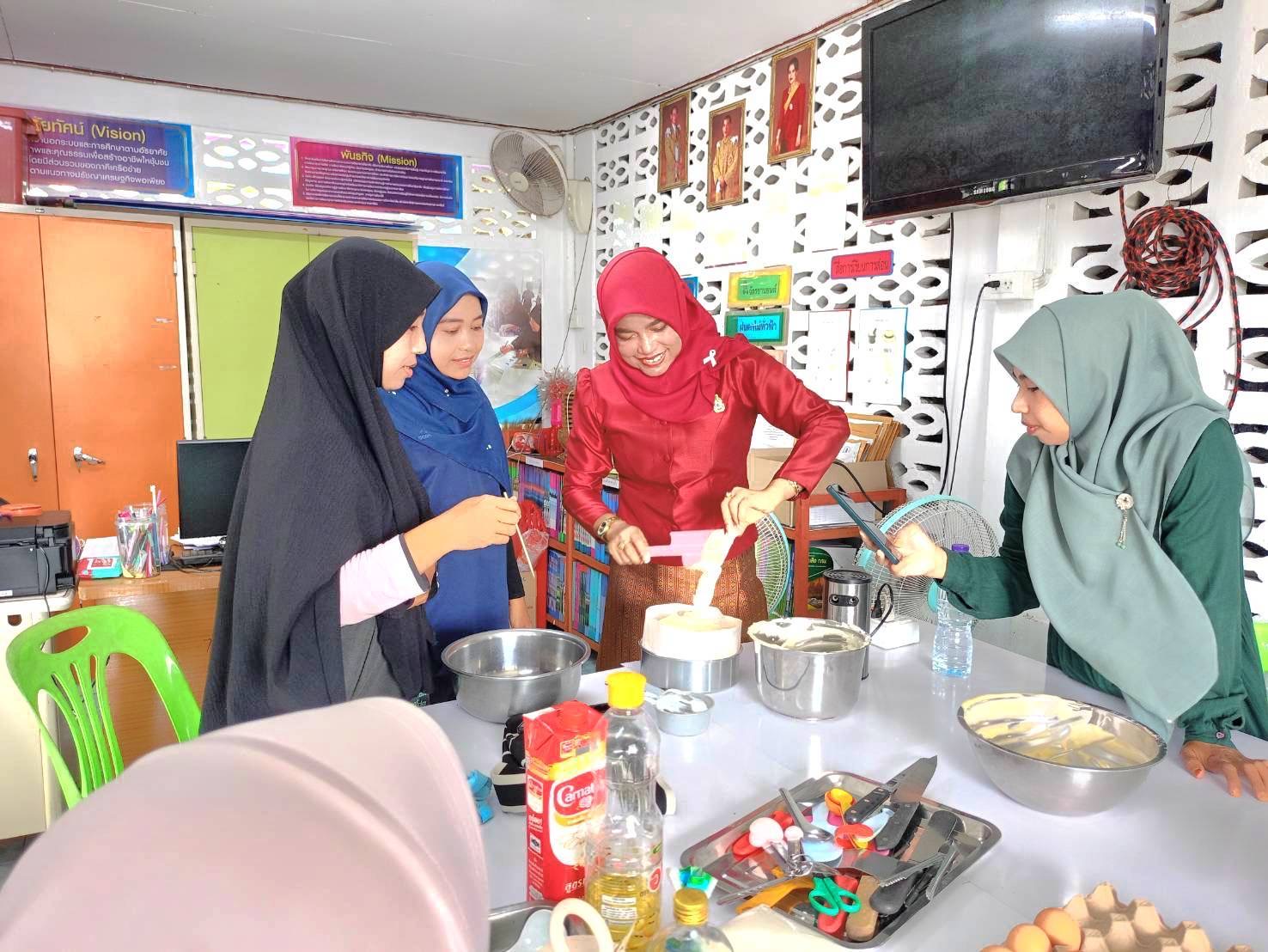 สกร.ระดับอำเภอสายบุรี ดำเนินการจัดโครงการพัฒนาอาชีพชุมชน หลักสูตร Bakery Story จำนวน 40 ชั่วโมง