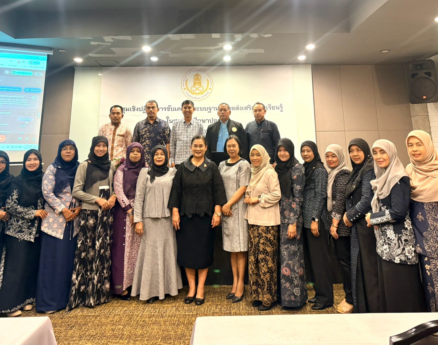 สกร.ระดับอำเภอไม้แก่น เข้าร่วมประชุมปฏิบัติการขับเคลื่อนระบบฐานข้อมูลส่งเสริมการเรียนรู้ในสถาบันศึกษาปอเนาะ