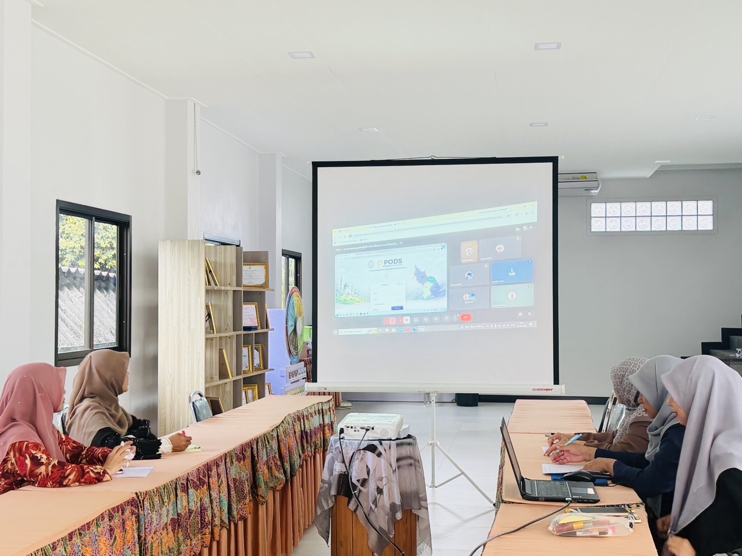 เข้าร่วมประชุมเชิงปฏิบัติการขับเคลื่อน ระบบฐานข้อมูลส่งเสริมการเรียนรู้ในสถาบันศึกษาปอเนาะ (DPODS)