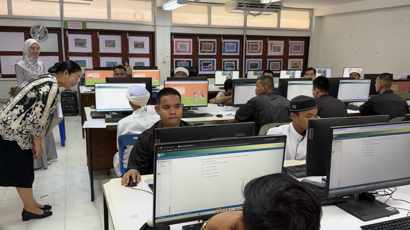 สกร.ระดับอำเภอหนองจิก จัดสอบ N-NET ประถมฯ และ ม.ต้น – ผอ.สกร.ปัตตานี ลงพื้นที่ตรวจเยี่ยมสร้างขวัญกำลังใจ