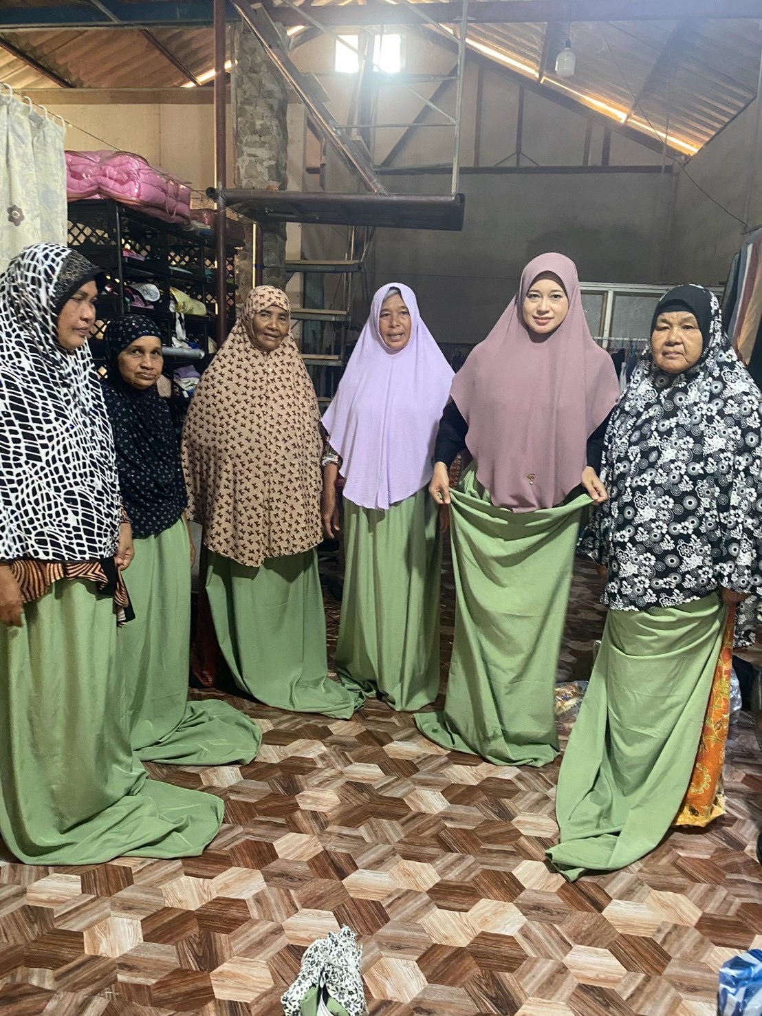 สกร.ระดับอำเภอสายบุรี ดำเนินการจัด “โครงการพัฒนาอาชีพชุมชน หลักสูตรการตัดเย็บผ้าละหมาดพร้อมกระเป๋าเพื่อสร้างอาชีพ (จำนวน 40ชั่วโมง)