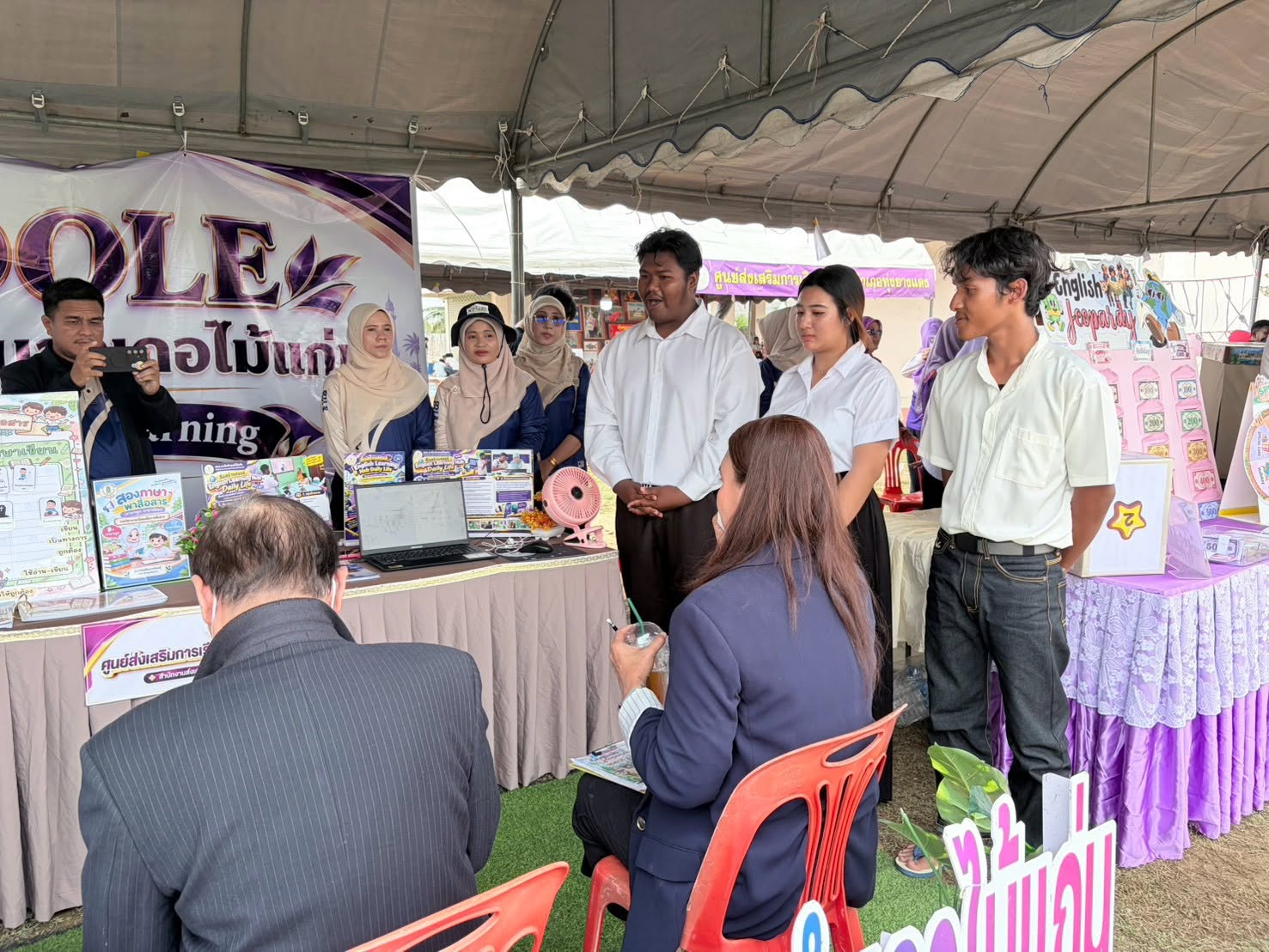 สกร.ระดับอำเภอไม้แก่น เข้าร่วมประกวดนวัตกรรมสื่อสร้างสรรค์เพื่อการสื่อสาร English Learning ในงานมหกรรมวิชาการ สกร.ปัตตานี ประจำปีงบประมาณ 2569 สกร.ปัตตานี เฟสติวัล ครั้งที่ 2